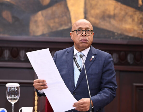 Ricardo de los Santos presenta 416 iniciativas aprobadas