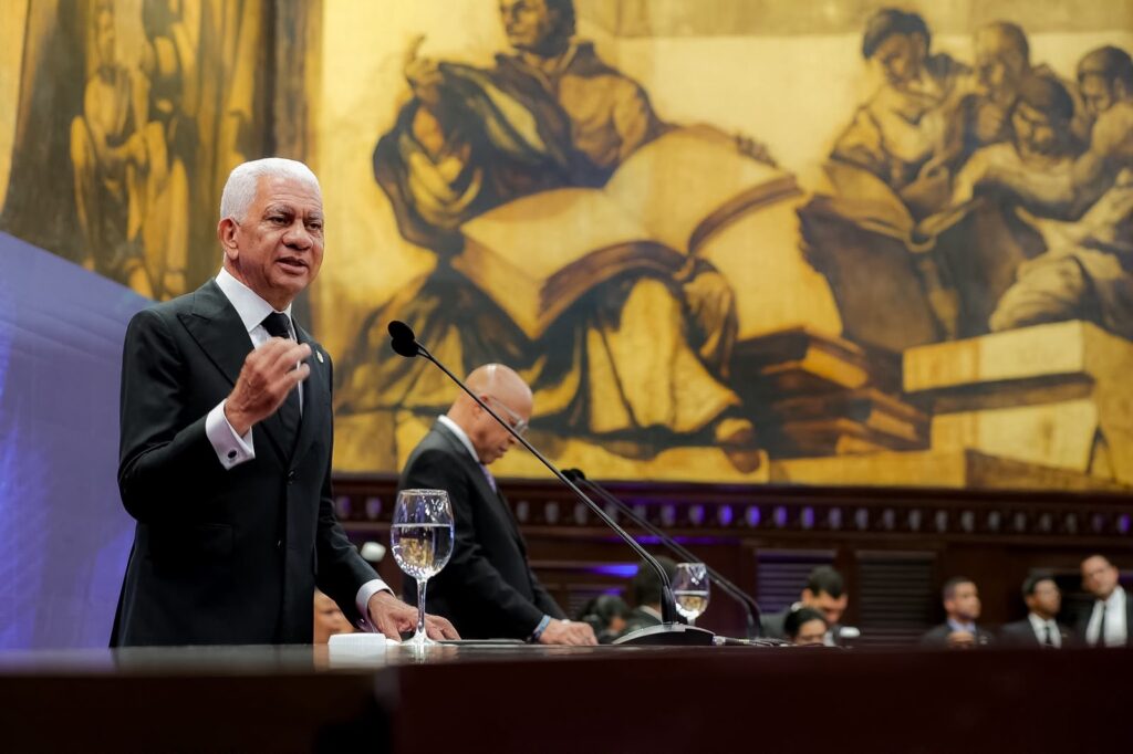Ricardo de los Santos presenta 416 iniciativas aprobadas y avances históricos en el Senado