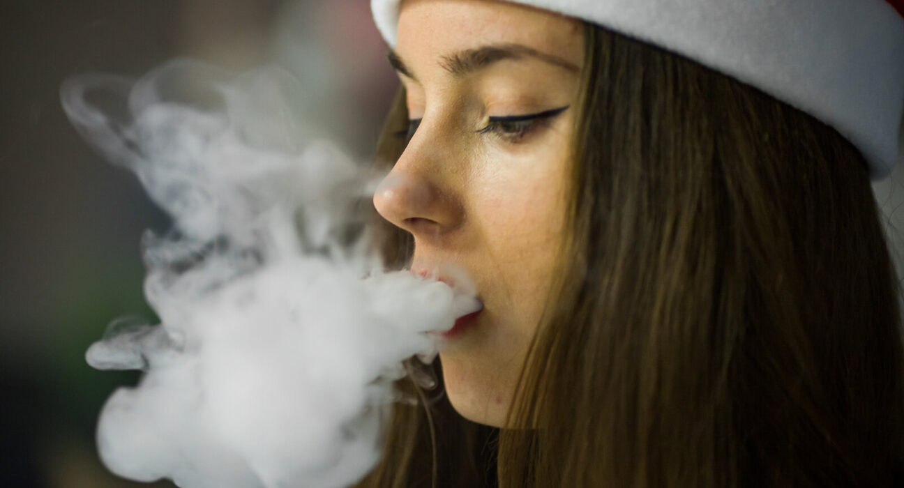 Organización advierte que bajar impuestos a los cigarros elevaría consumo juvenil en Costa Rica