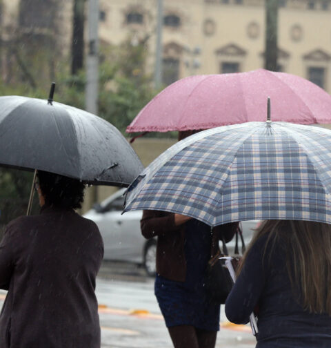 Salga con sombrilla: Siguen las lluvias este miércoles en RD