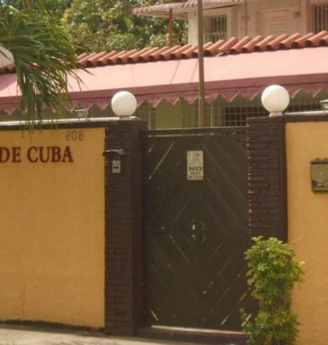 República Dominicana expulsa a nueve diplomáticos cubanos y sus familias