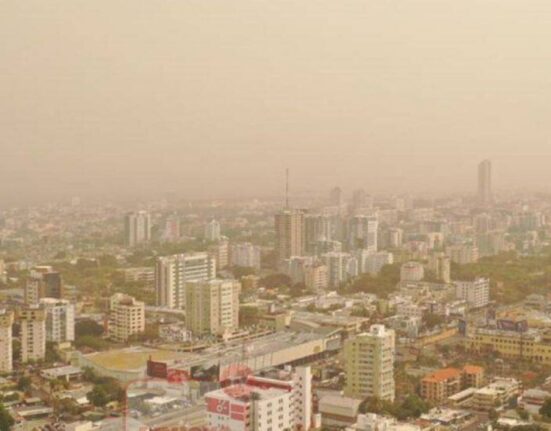 Calor fuerte por concentración de polvo del Sahara y poca probabilidad de lluvia para este lunes