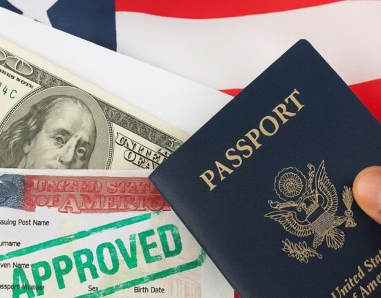 Tribunal federal revoca prohibición de visados para 75 países