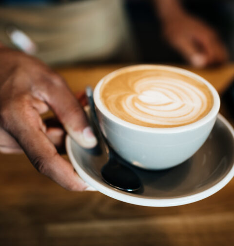 Estudio revela el número de tazas de café que se pueden tomar al día sin riesgo en la salud