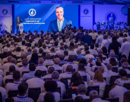 Abinader y Delignes encabezan el PRM tras pacto de plancha única