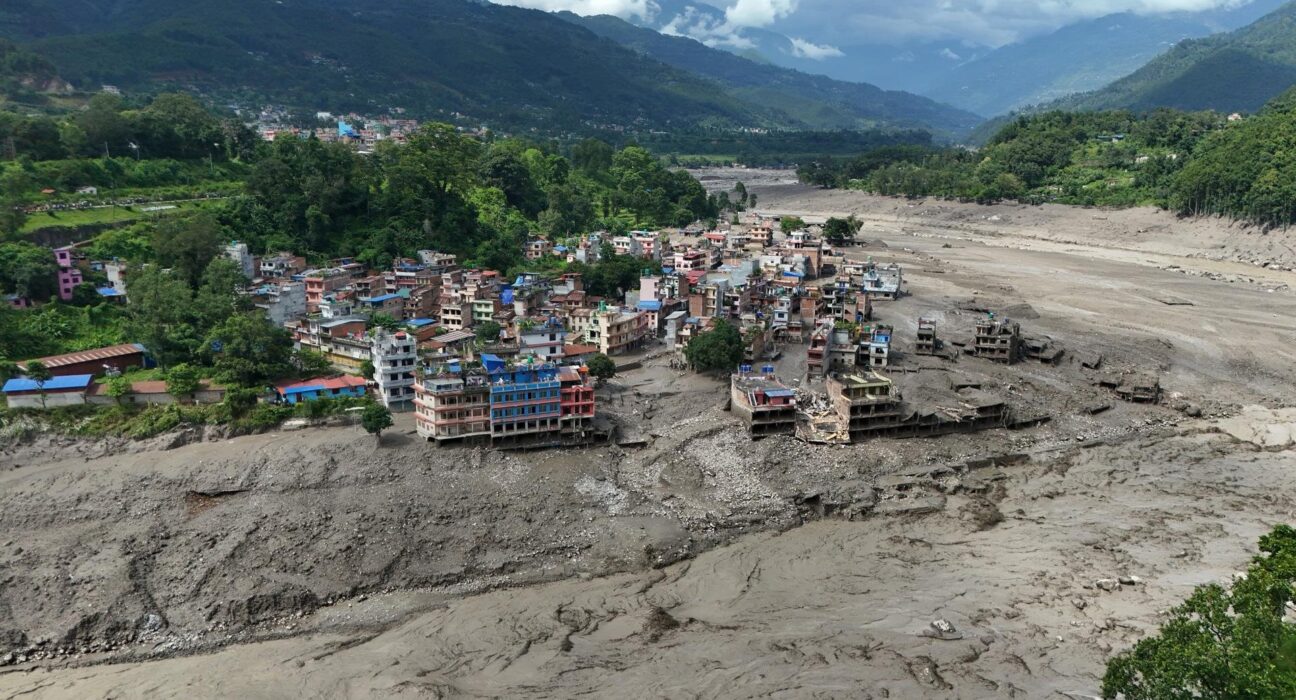 Investigan tres hipótesis tras la violenta riada en Nepal: avalancha, lago glaciar o terremoto