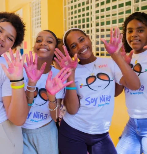 Fundación lleva 310 niñas a campamento de verano en Miches
