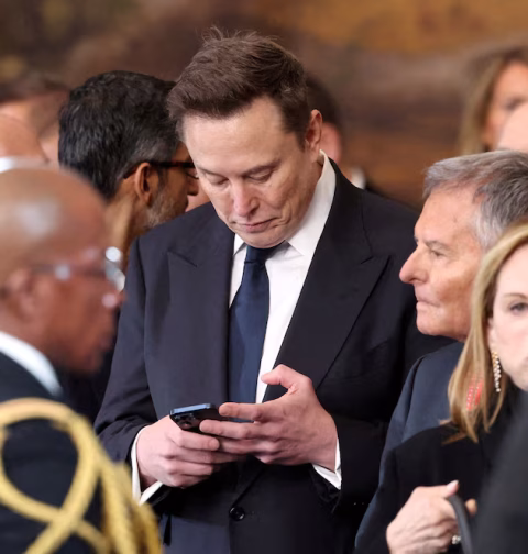 Elon Musk asegura el fin del celular “para cinco o seis años”