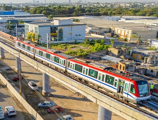 Ciudadanos cercanos al Metro de Los Alcarrizos reclaman obras y recuperación de espacios