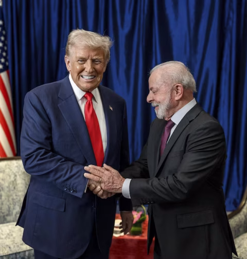 Lula y Trump acordaron acelerar las negociaciones para resolver la disputa por los aranceles a Brasil