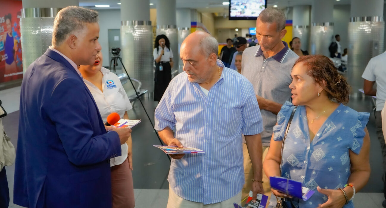 Cámara de Cuentas lleva la transparencia al Metro de Santo Domingo con jornada de acercamiento ciudadano