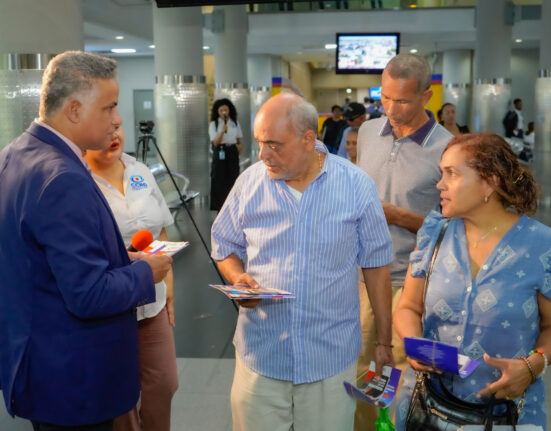 Cámara de Cuentas lleva la transparencia al Metro de Santo Domingo con jornada de acercamiento ciudadano
