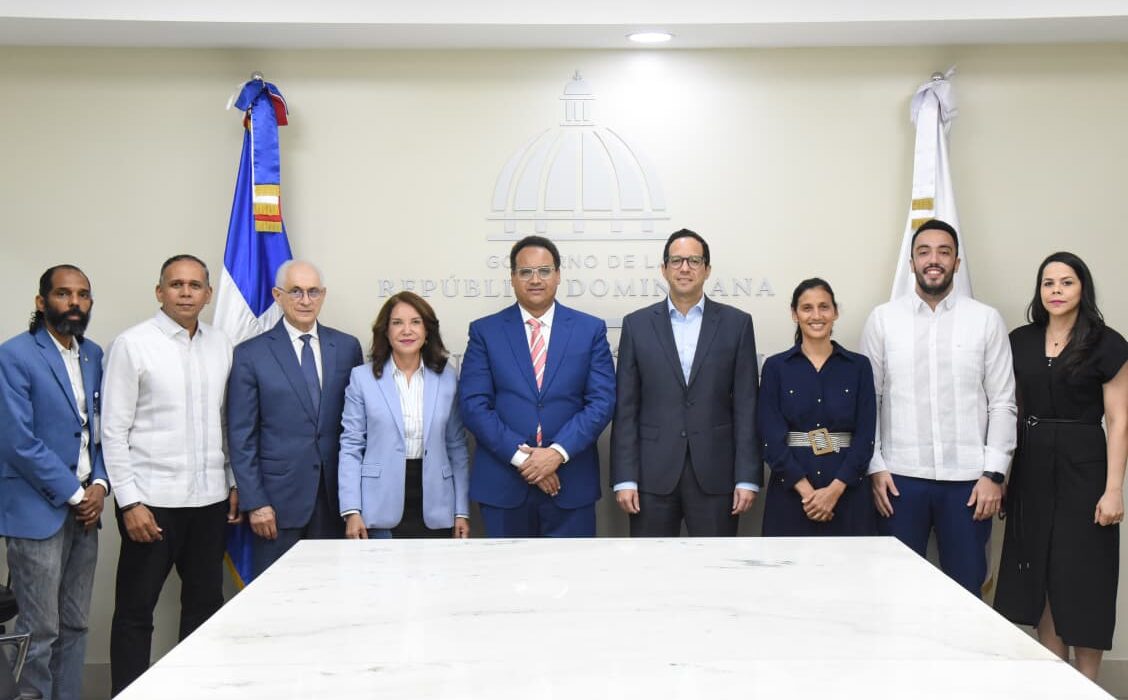 El MAP y SIE buscan fortalecer competencias de técnicos electricistas del sector público
