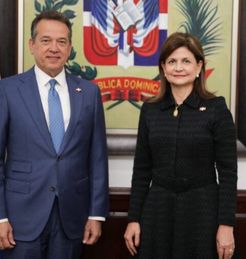 Juramentan a Víctor Bisonó como nuevo ministro de Relaciones Exteriores