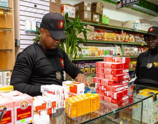 Incautan bebidas y cigarrillos “premium chinas” por más de RD$19 millones en Villa Consuelo
