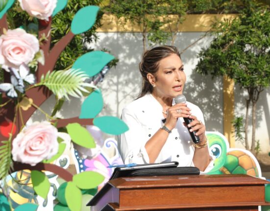 Doctora Geanilda Vásquez encabeza con mucho entusiasmo el inicio del nuevo año escolar