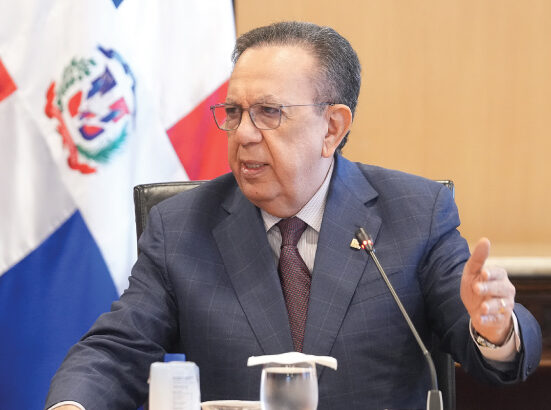 Valdez Albizu destaca fortaleza financiera de las asociaciones de ahorro y préstamos
