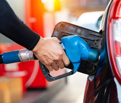 Gobierno reajusta combustibles, manteniendo el congelamiento anunciado el 13 de junio