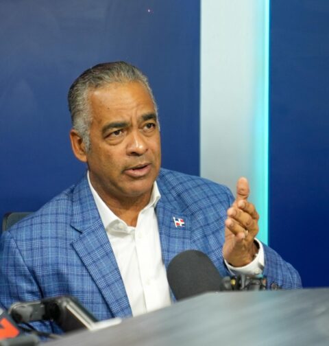 Joel Santos aclara no habrá aumento en la tarifa eléctrica