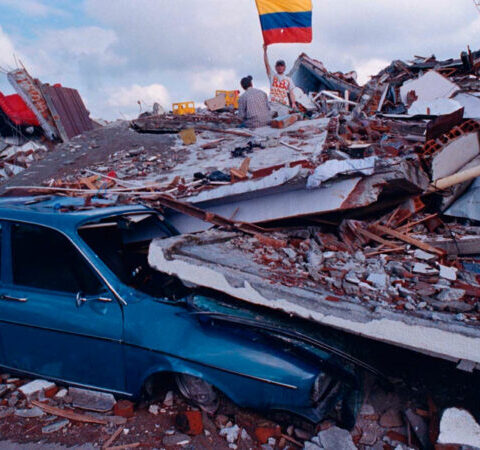 Colombia rechaza rescatistas internacionales mientras el tiempo corre tras el terremoto