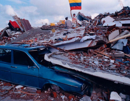Colombia rechaza rescatistas internacionales mientras el tiempo corre tras el terremoto