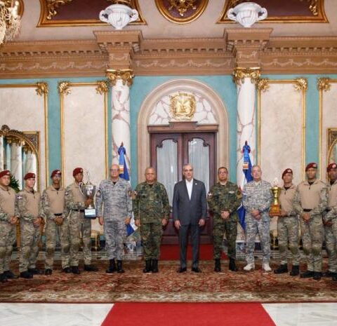Abinader ascenderá a militares ganaron competencia internacional en Paraguay