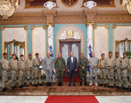 Abinader ascenderá a militares ganaron competencia internacional en Paraguay
