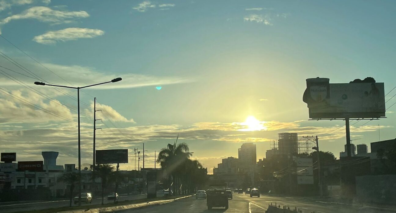 Alta nubosidad y reducción de la radiación solar para este sábado en RD