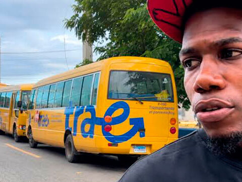 Detienen a conductor tras bloquear durante más de 25 minutos autobús del TRAE con 18 estudiantes