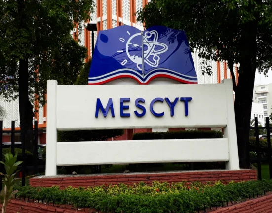Dan inicio a entrega de 10,000 becas a jóvenes dominicanos a través del Mescyt