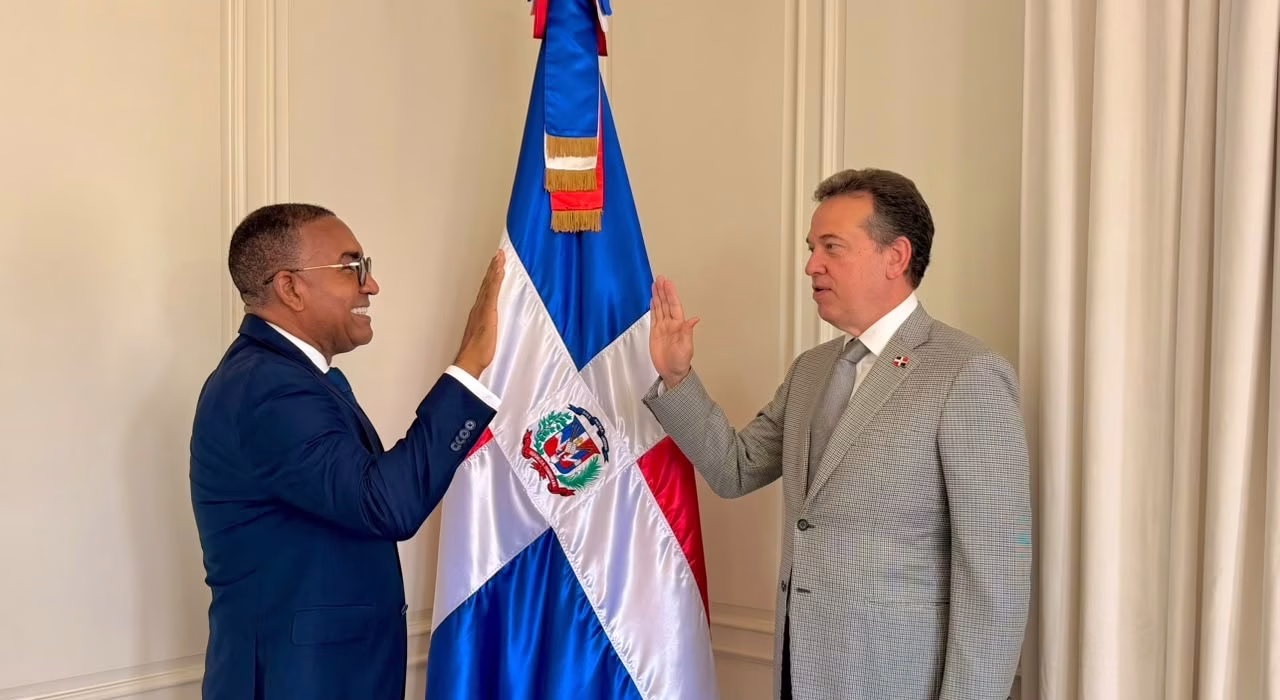 Víctor Pichardo se juramenta como cónsul en Mayagüez con una agenda enfocada en fortalecer intercambio entre RD y Puerto Rico