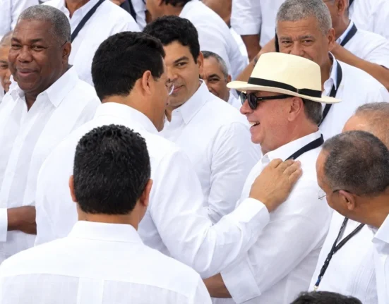 Cero división en PRM: Hipólito y David se muestran respeto, se saludan con cariño y beso
