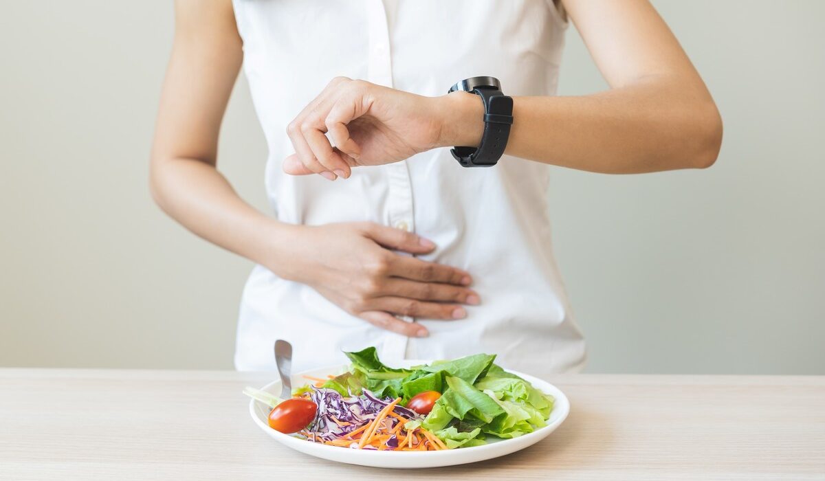 Qué le sucede al cuerpo cuando se come una sola vez al día y cuáles son los riesgos