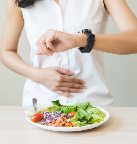 Qué le sucede al cuerpo cuando se come una sola vez al día y cuáles son los riesgos