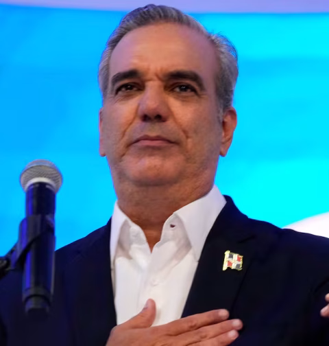 Presidente Abinader convoca a oración masiva para que Dios evite desastres naturales en RD