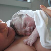 ¿Por qué nacen menos niños en República Dominicana? La maternidad ya no ocurre como antes
