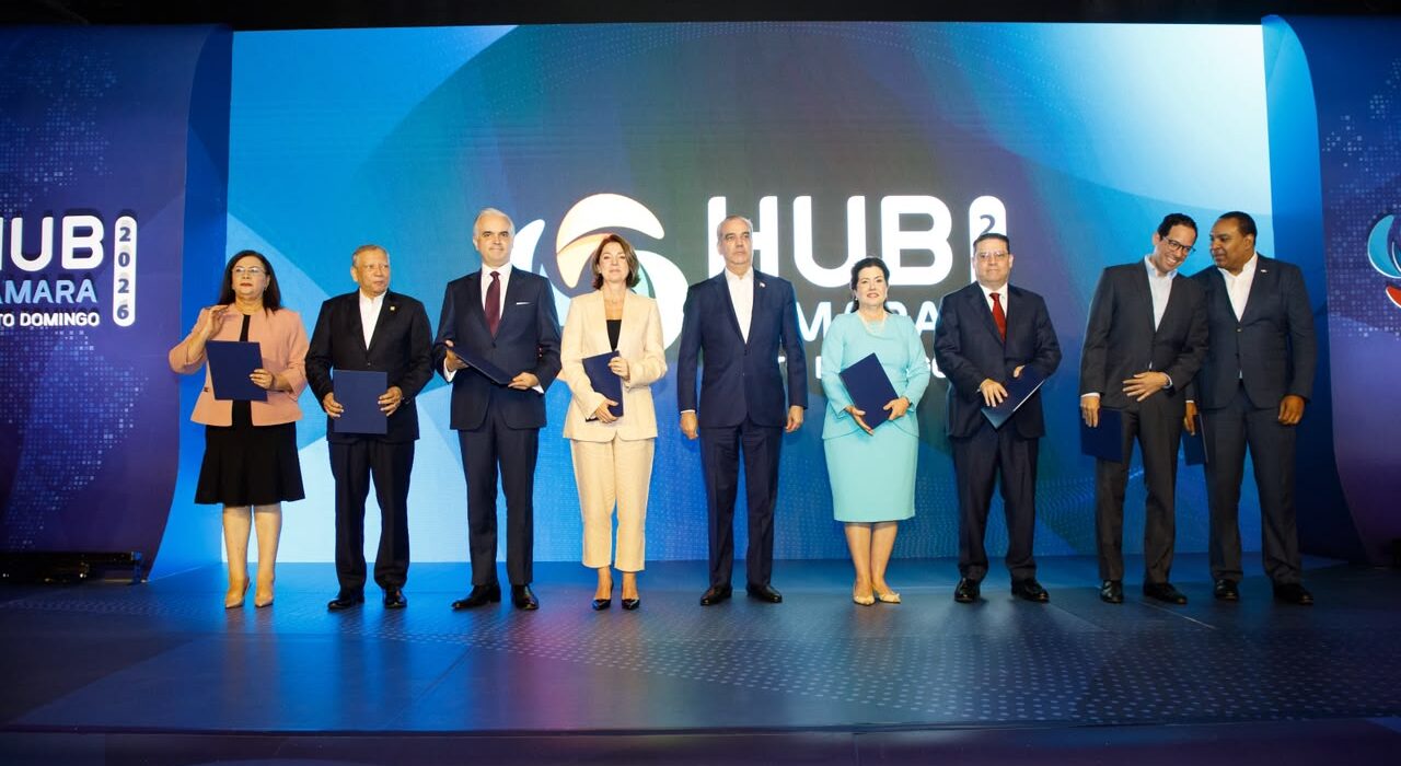 Gobierno y Amazon Web Services lanzan programa de 50 mil becas para capacitar en inteligencia artificial