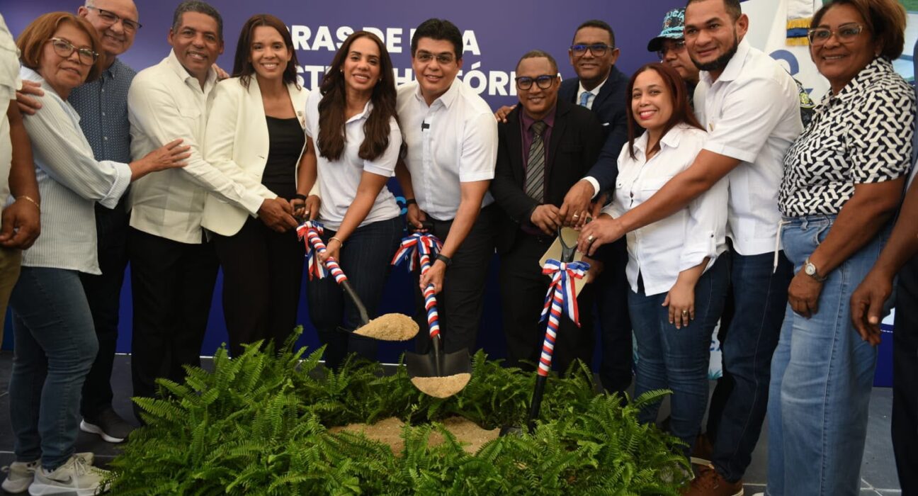Inician el saneamiento de cañada en Los Guaricanos