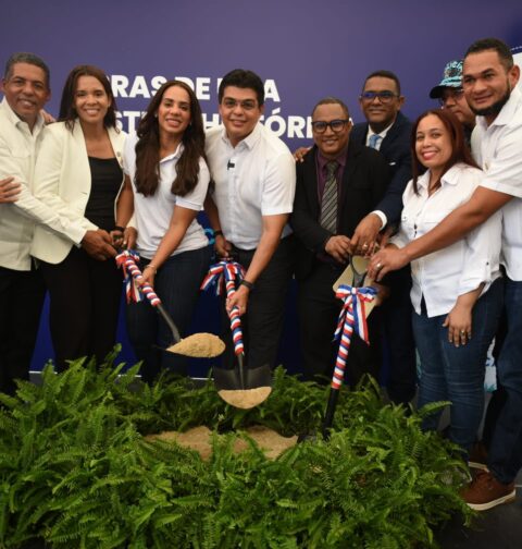 Inician el saneamiento de cañada en Los Guaricanos