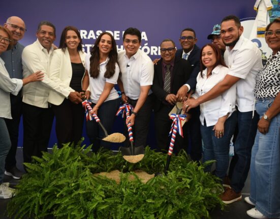 Inician el saneamiento de cañada en Los Guaricanos