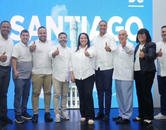 Más dirigentes se suman al proyecto de David Collado: Leito Aguilera juramenta nueva estructura en Santiago