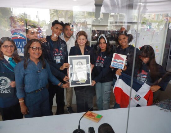 República Dominicana rompe récord con 500 horas de lectura corrida