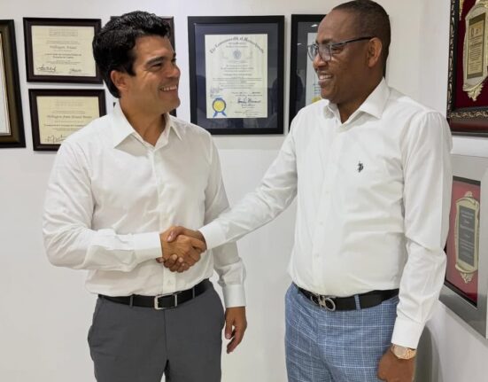 Diputado Carlos Sánchez se suma al proyecto de Wellington Arnaud