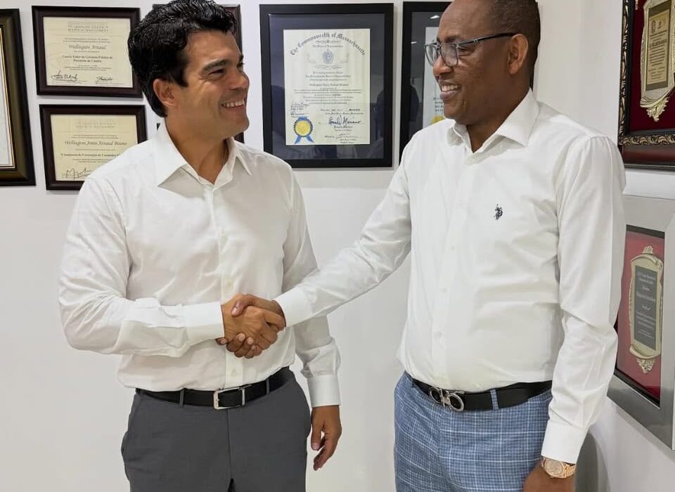 Diputado Carlos Sánchez se suma al proyecto de Wellington Arnaud