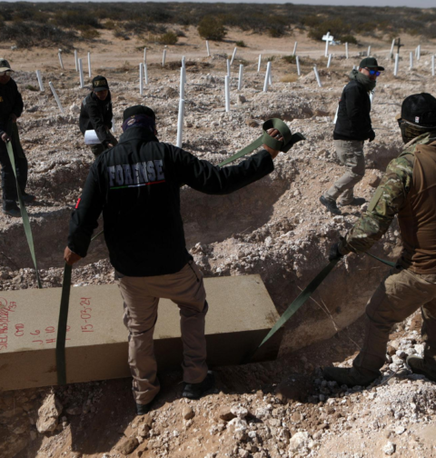 México entierra 117 cuerpos no identificados en Ciudad Juárez, frontera con EE.UU.