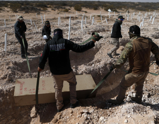 México entierra 117 cuerpos no identificados en Ciudad Juárez, frontera con EE.UU.