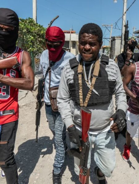 EE. UU. capacita a haitianos para combatir la violencia de las pandillas