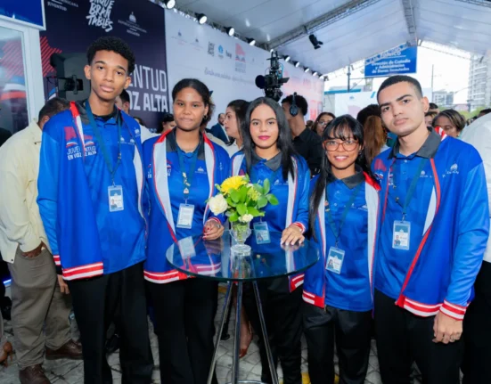 Cinco jóvenes dominicanos asumen el reto de recuperar un Récord Guinness de lectura en voz alta