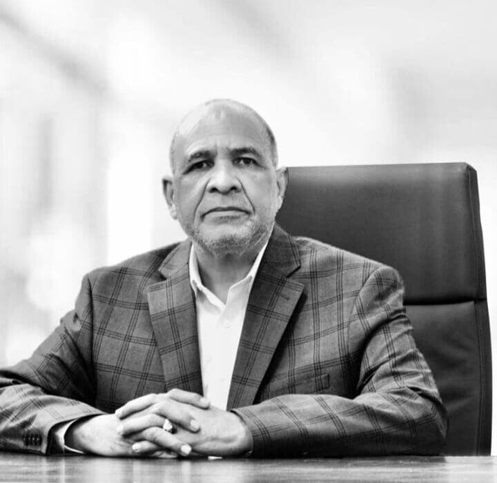 Fallece Sergio Antonio Roque, director del hospital Padre Billini El centro lamentó su partida y destacó su trayectoria profesional, marcada por el servicio, la entrega y la dedicación a la salud de la población Falleció el doctor Sergio Antonio Roque, director del Hospital Padre Billini, informó este domingo ese centro de salud. En un mensaje publicado en sus redes sociales, el hospital lamentó la partida de Roque y destacó su trayectoria profesional vinculada al servicio y la atención de la salud. "Con su partida, el sector salud y nuestra institución pierden a un profesional comprometido, cuya trayectoria estuvo marcada por el servicio, la entrega y la dedicación a la salud de nuestra población", expresó el Hospital Padre Billini. Roque estudió medicina en la Universidad Autónoma de Santo Domingo (UASD) y se especializó en cirugía general. En el Padre Billini dedicó más de 28 años a la docencia, formando a decenas de especialistas.