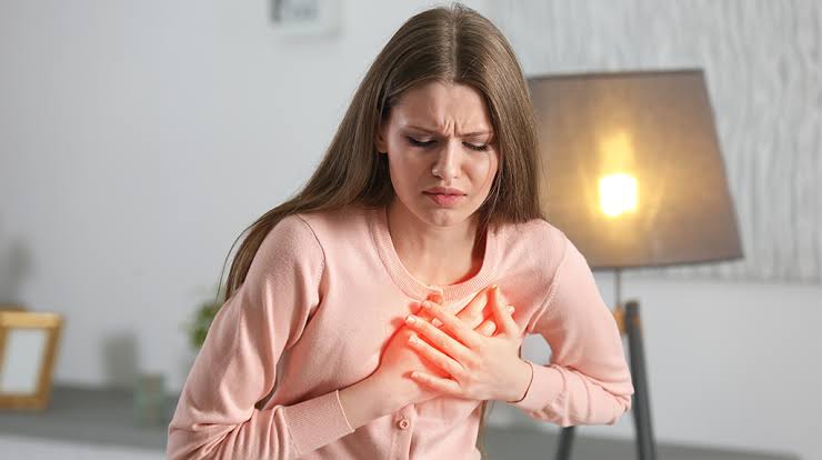 5 síntomas de enfermedad cardíaca que las mujeres pueden confundir con estrés, indigestión o menopausia